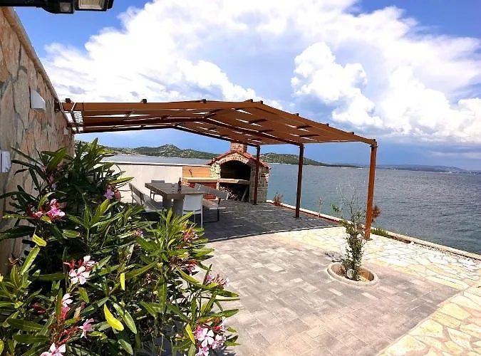 La Isla * تكون