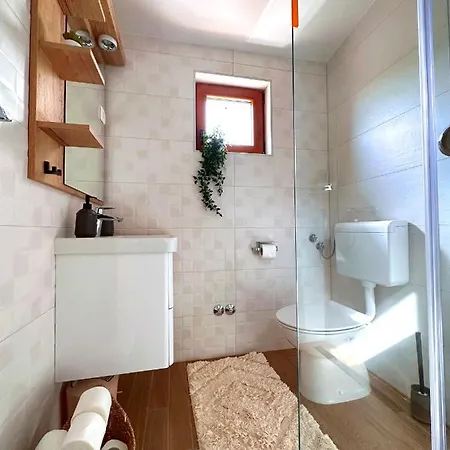 La Isla Tatil Evi Tkon